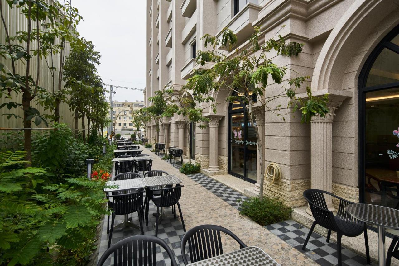 Menippe Hotel Kaohsiung Exteriör bild